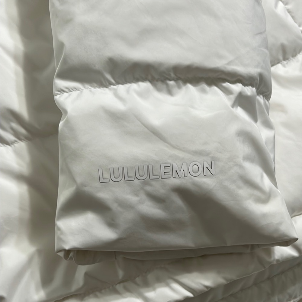 Lululemon Athletica White Puffer Jacket with Cropped Design - Picture 10 of 16